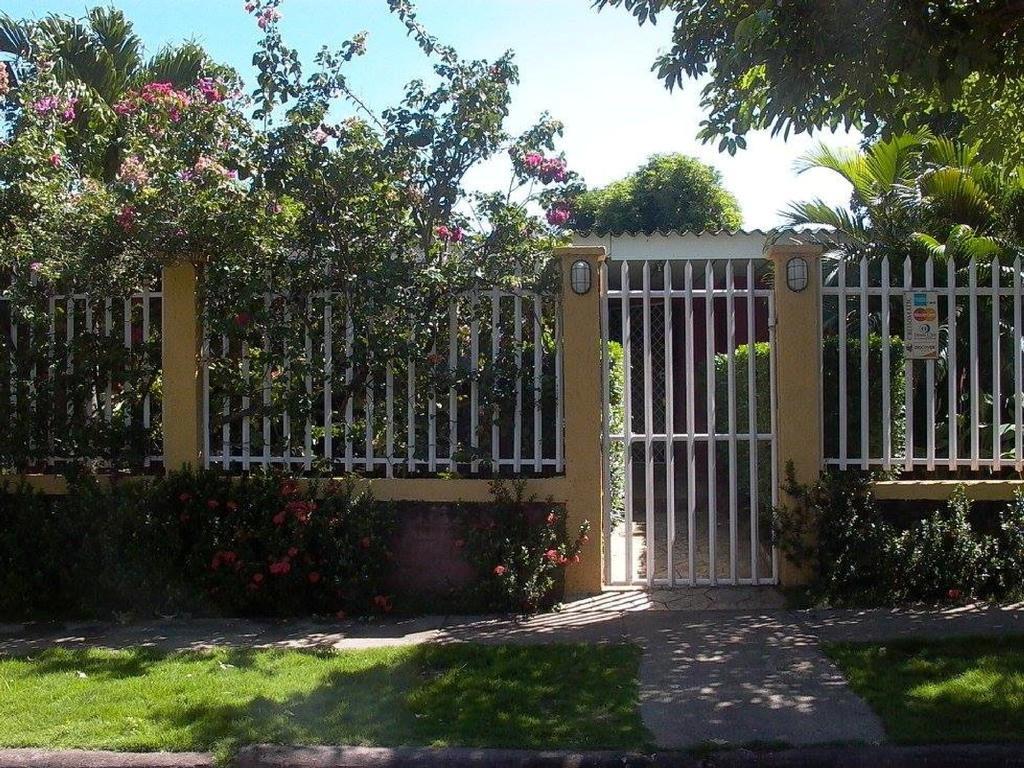 Hostal Casa Los Espinoza Манагуа Екстер'єр фото